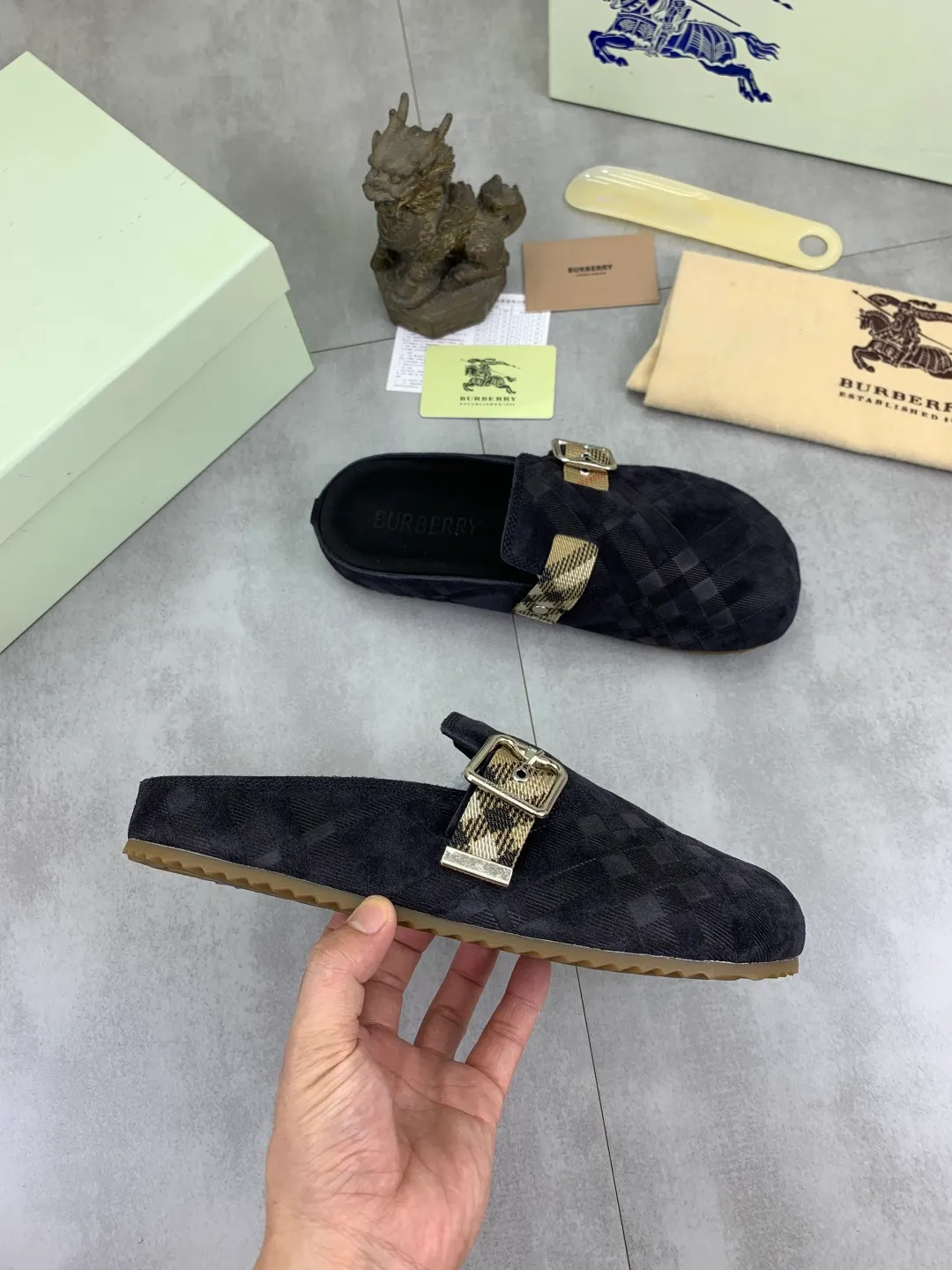 Men's Men's Shoes 💰P620 💰【New Style】Top Version 🆘【Burberry】New Burberry Slippers are on the market with perfect workmanship! 🔥Perfect shape and top quality🙈Non-slip and wear-resistant high-end rubber outsole👣Versatile and comfortable shoes, standard size: 39-45 (38 46 customized) 5️⃣colors available Top-quality packaging